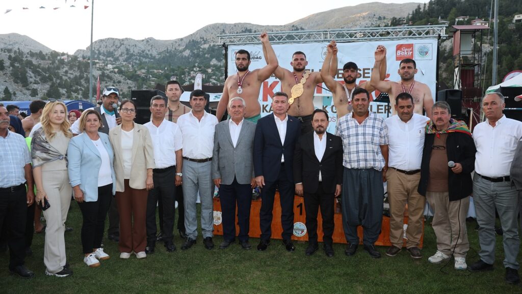 Kızıldağ’da başpehlivan Mehmet Çelebi oldu