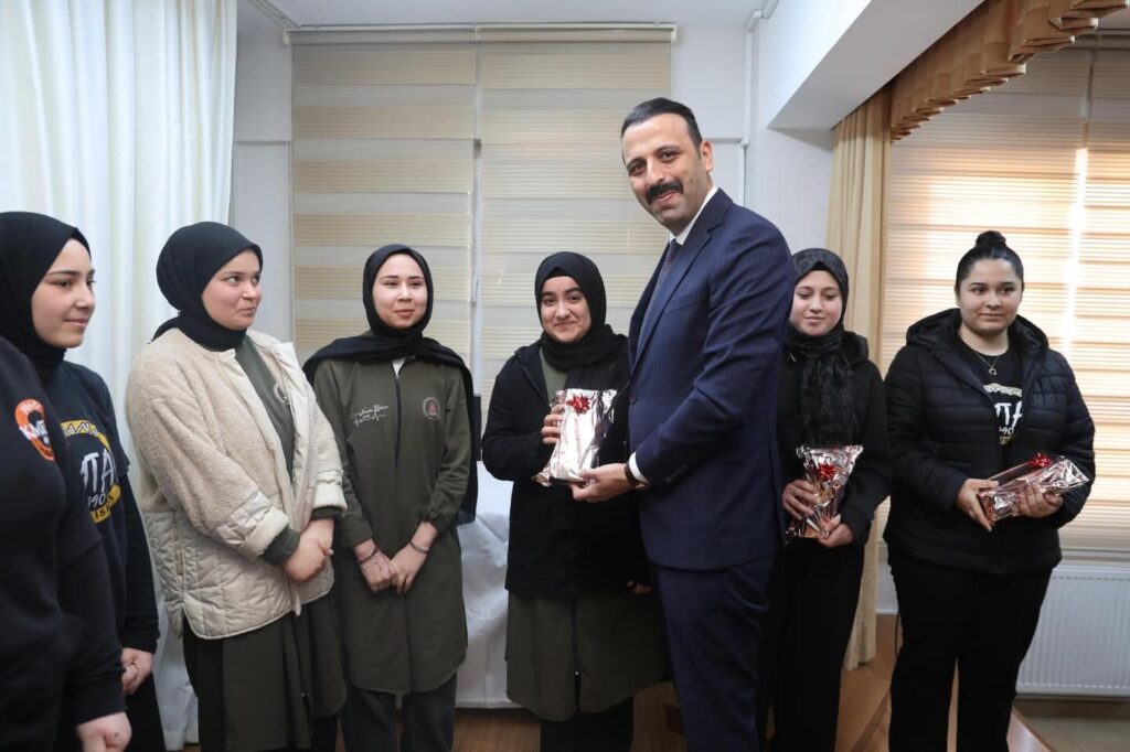 Karaisalı’da İstiklal Marşı’nın Kabulü ve Mehmet Akif Ersoy Anıldı