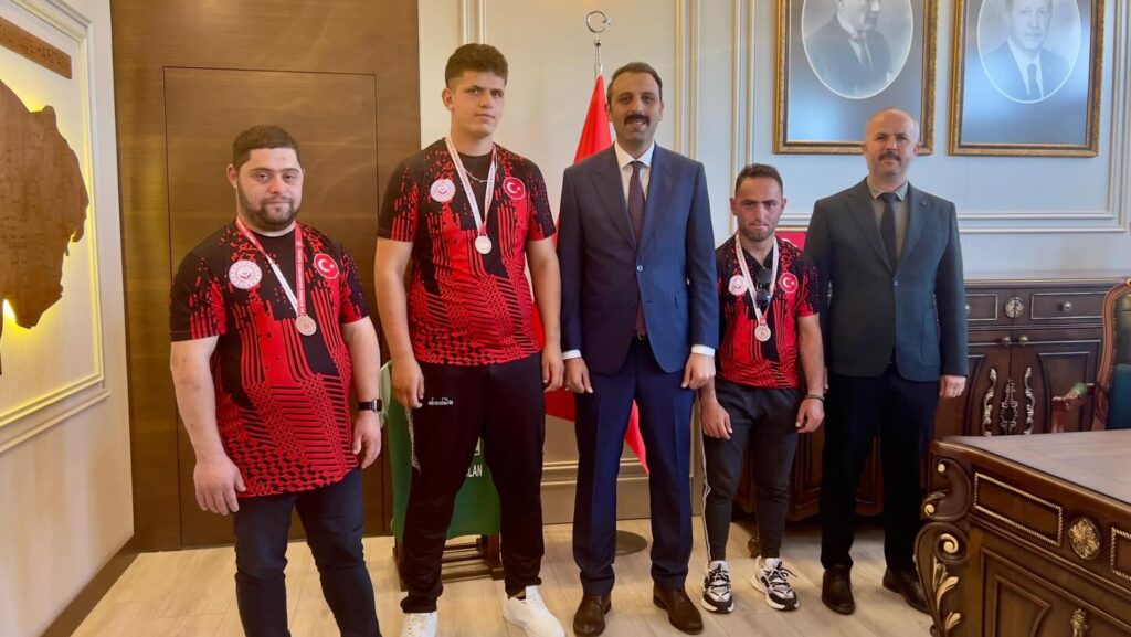 Karaisalı Engelsiz Yaşam Merkezi Öğrencileri, Masa Tenisi Şampiyonası’nda İl Üçüncüsü Oldu!