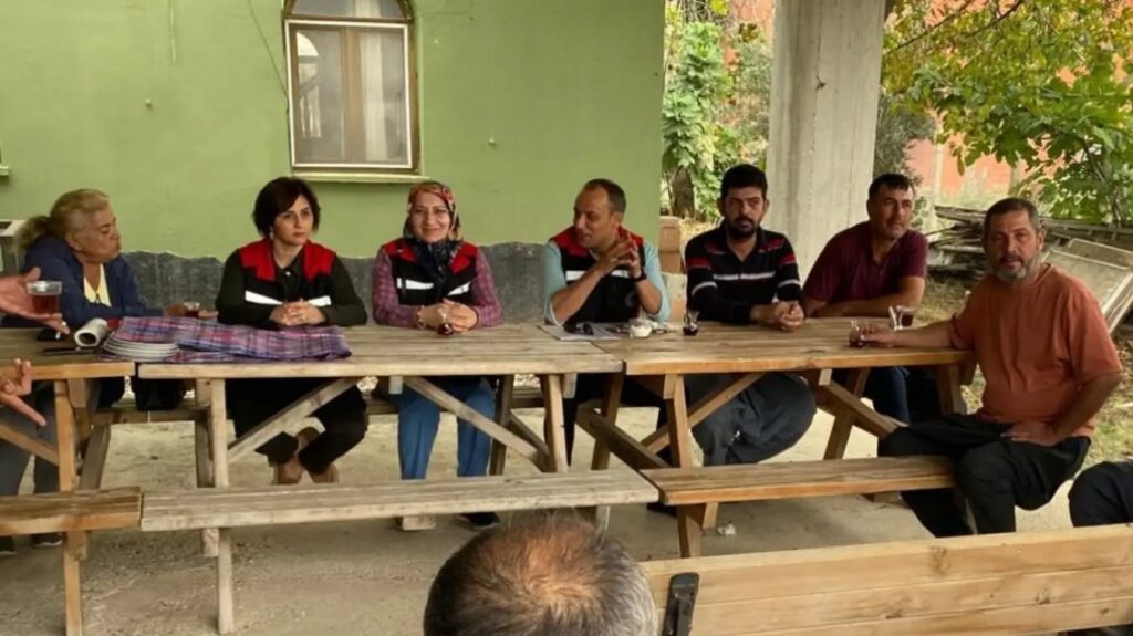 Karaisalı’da “Zeytinlerimiz Yağlanıyor” Projesi Sahada